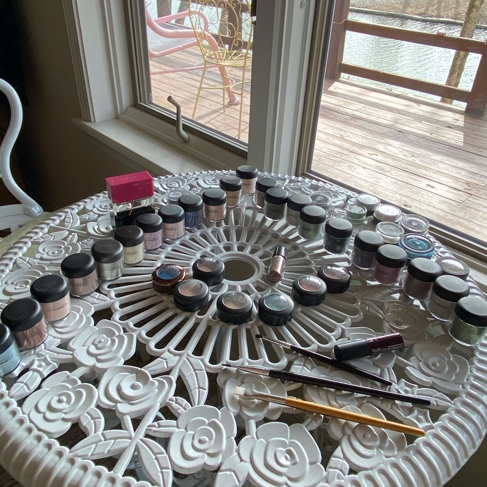 22 Mac Pigments 80-99% full, 7 eyeshadows w extras